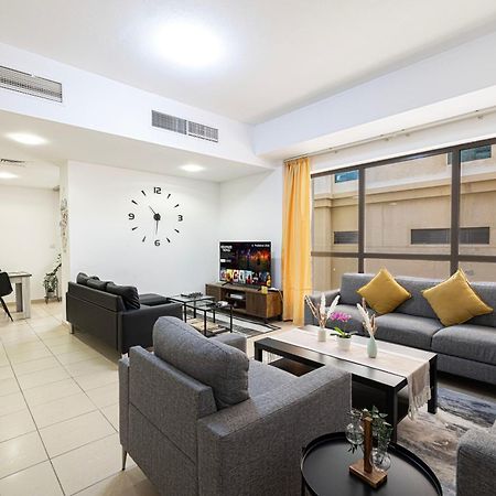 Moonlight Hostel Jbr - 2Min Walk To Jbr Beach - Gym - 2Min Metro Station - Poll ドバイ エクステリア 写真