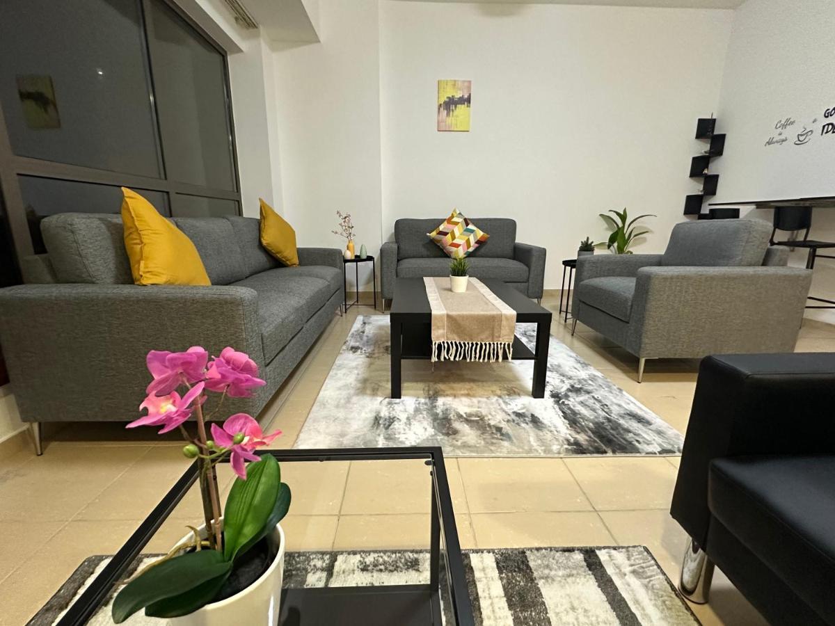 Moonlight Hostel Jbr - 2Min Walk To Jbr Beach - Gym - 2Min Metro Station - Poll ドバイ エクステリア 写真